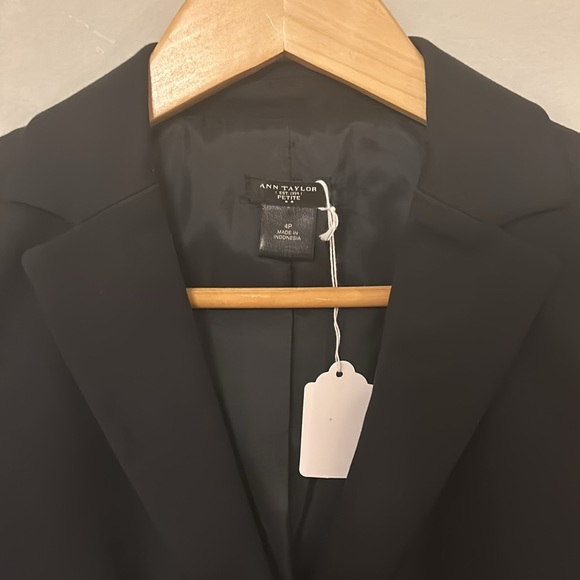 EUC! Ann Taylor Jacket - Picture 3 of 4